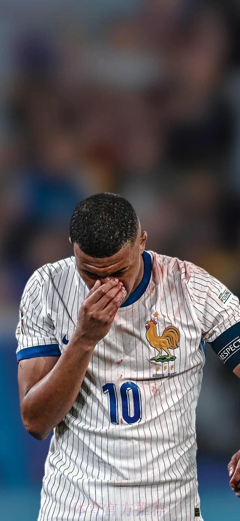 姆巴佩本轮西甲扭伤脚踝 但仍坚持去法国队报到